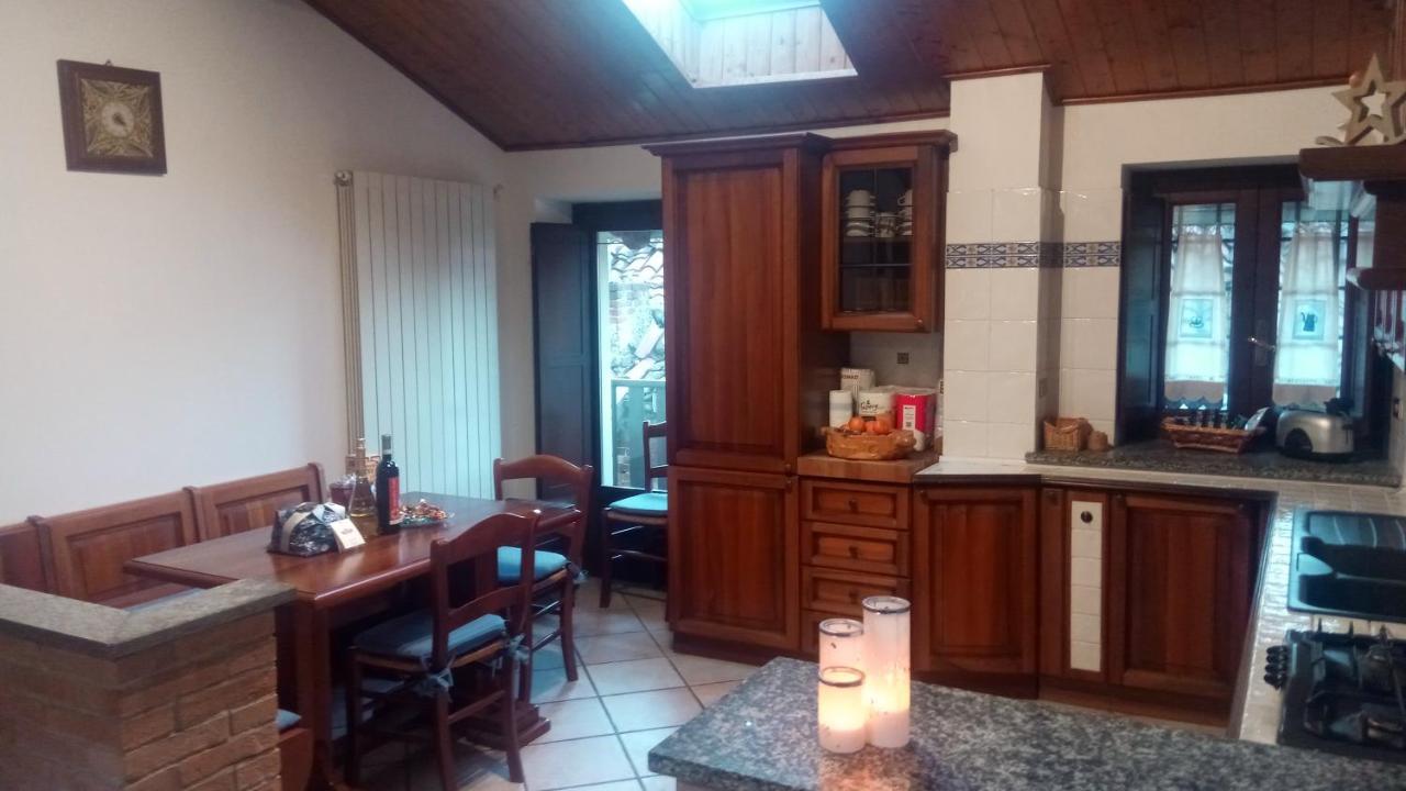 Casa Del Rustico, Indipendente Vista Sacra Con Dipinto Villa Caprie Kültér fotó