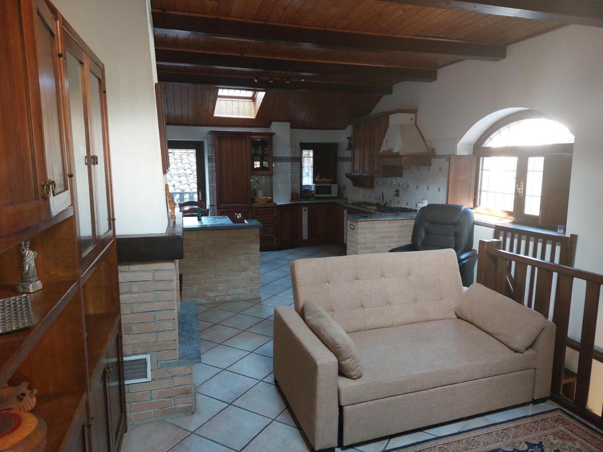 Casa Del Rustico, Indipendente Vista Sacra Con Dipinto Villa Caprie Kültér fotó