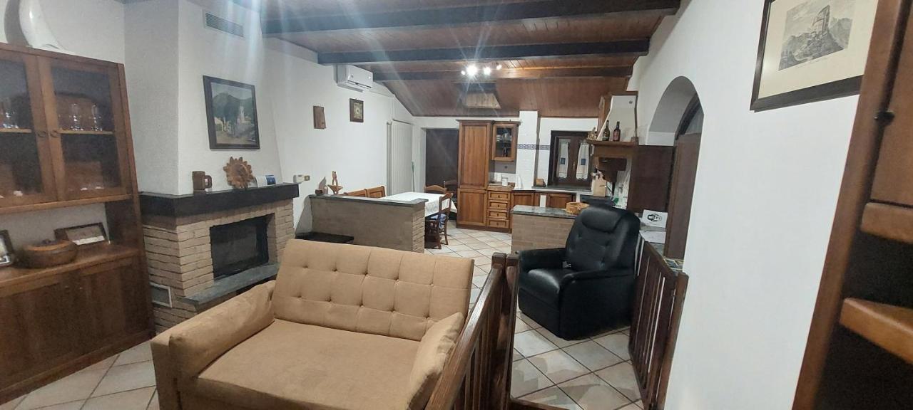Casa Del Rustico, Indipendente Vista Sacra Con Dipinto Villa Caprie Kültér fotó